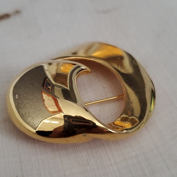 Vintage Maxine Denker Gold Tone Pin Brooch - Picture 2 of 5